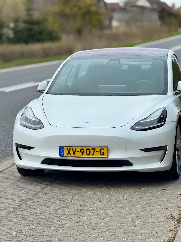 Tesla Model 3 Performance + FSD + Garantie + APK 2027, Auto's, Automaat, 1831 kg, Zwart, Wit