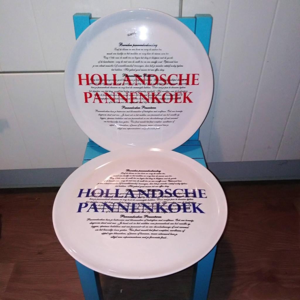 Hollandse Pannenkoek borden 1x rood 1x blauw, Ophalen, Gebruikt, Bord(en), Overige stijlen