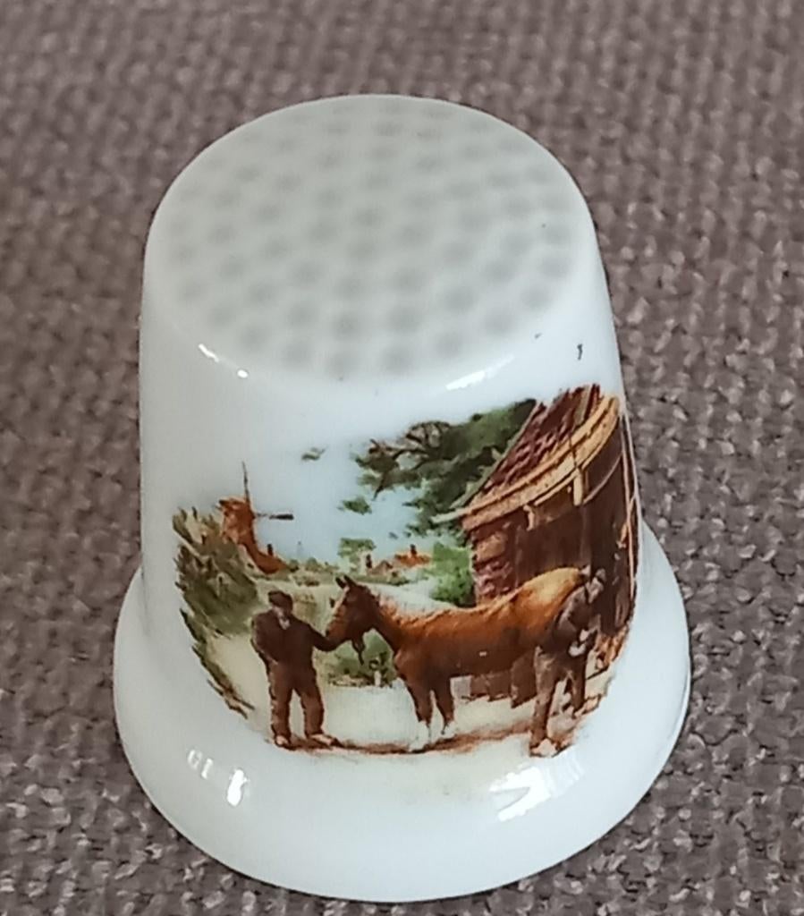 Vingerhoedje hoefsmid, Verzamelen, Ophalen of Verzenden, Zo goed als nieuw, Porselein, Nederland