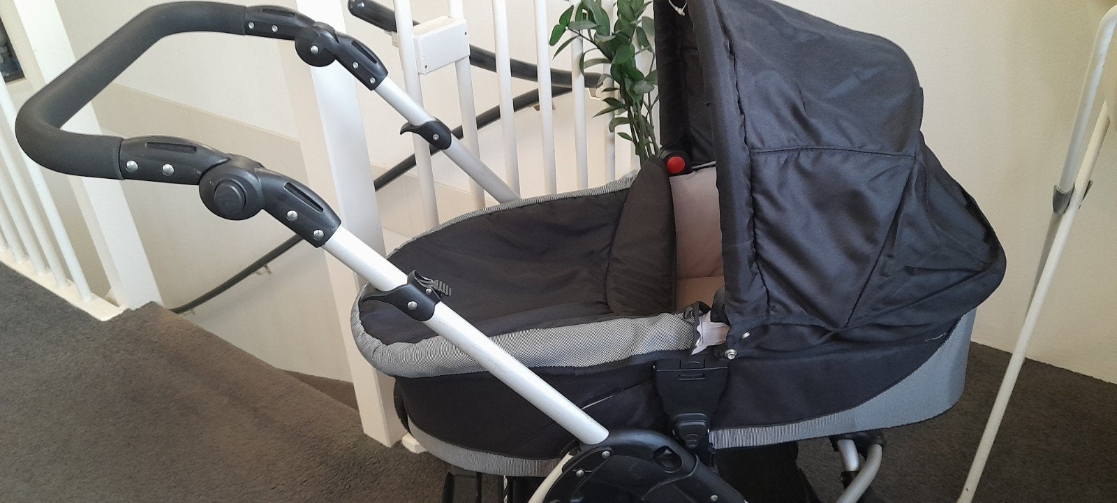 Kees Combiwagen met reiswieg en verstelbare duwstang, Ophalen, Kinderwagen, Overige merken, Luchtbanden