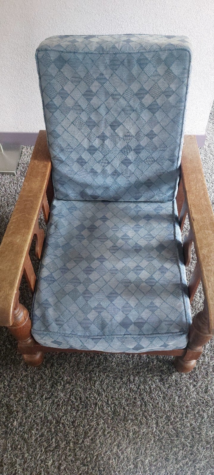 Oma's houten zitkamerstoel met frisse bekleding, Ophalen of Verzenden, Gebruikt, 75 tot 100 cm, 50 tot 75 cm