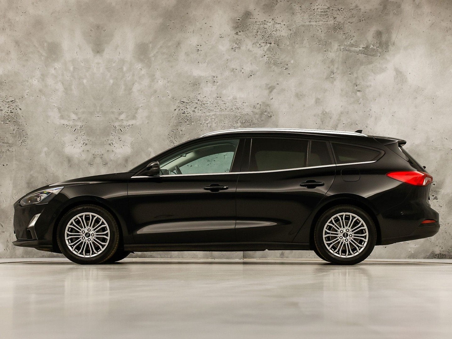 Ford FOCUS Wagon 1.0 EcoBoost Titanium Sport (APPLE CARPLAY,, Gebruikt, Zwart, 1331 kg, 999 cc