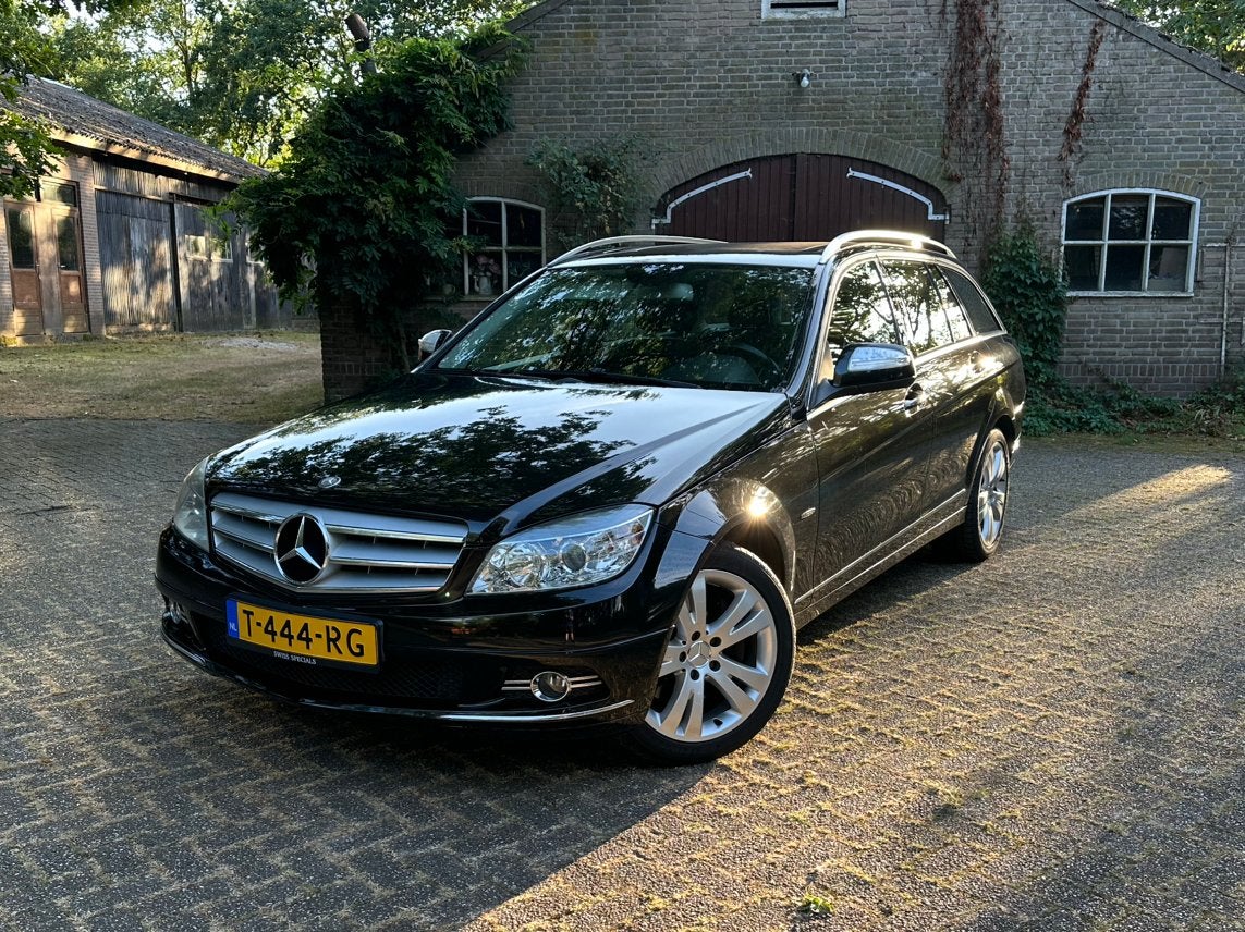 Mercedes-Benz C-Klasse 3.5 C350 Estate AUT Zwart weinig km, Automaat, Achterwielaandrijving, 1800 kg, Parkeersensor