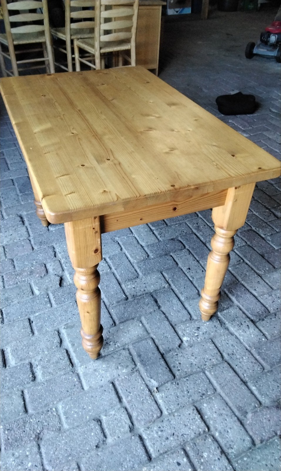 grenen tafeltje, Ophalen