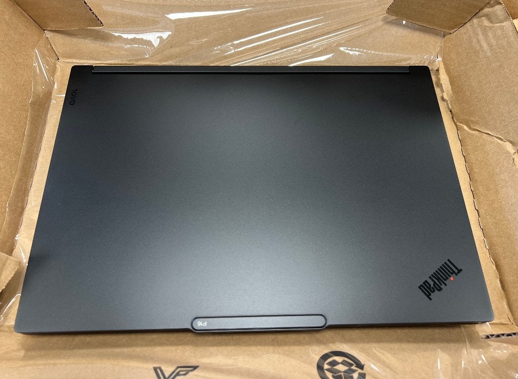 Foto 2 van Lenovo ThinkPad P16 G3 U9 275HX 2TB 64GB 16" 4K RTX PRO 4000