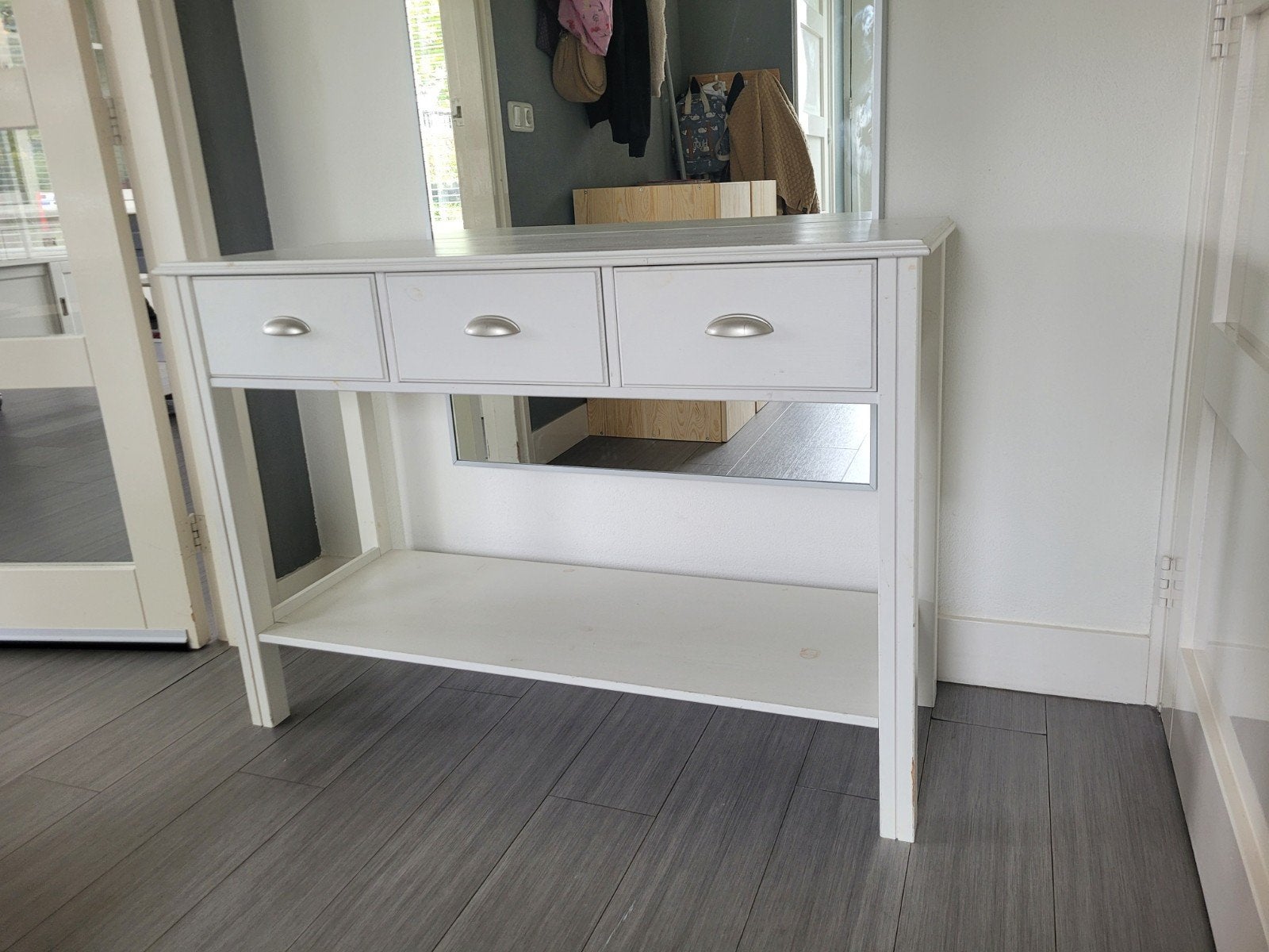 Foto 3 van Witte sidetable met 3 lades en plank