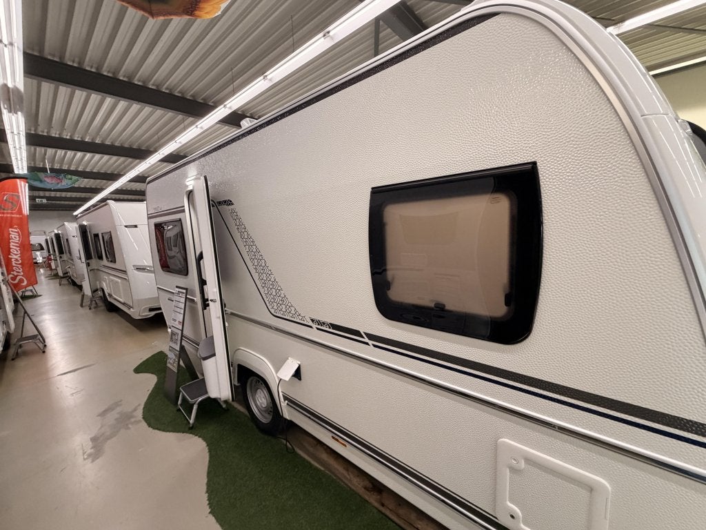 Fendt Bianco Activ 445 SFB 1700KG+Combi 4e+Big foot, Caravans en Kamperen, Caravans, Rondzit, Bedrijf, Schokbreker, Overige typen