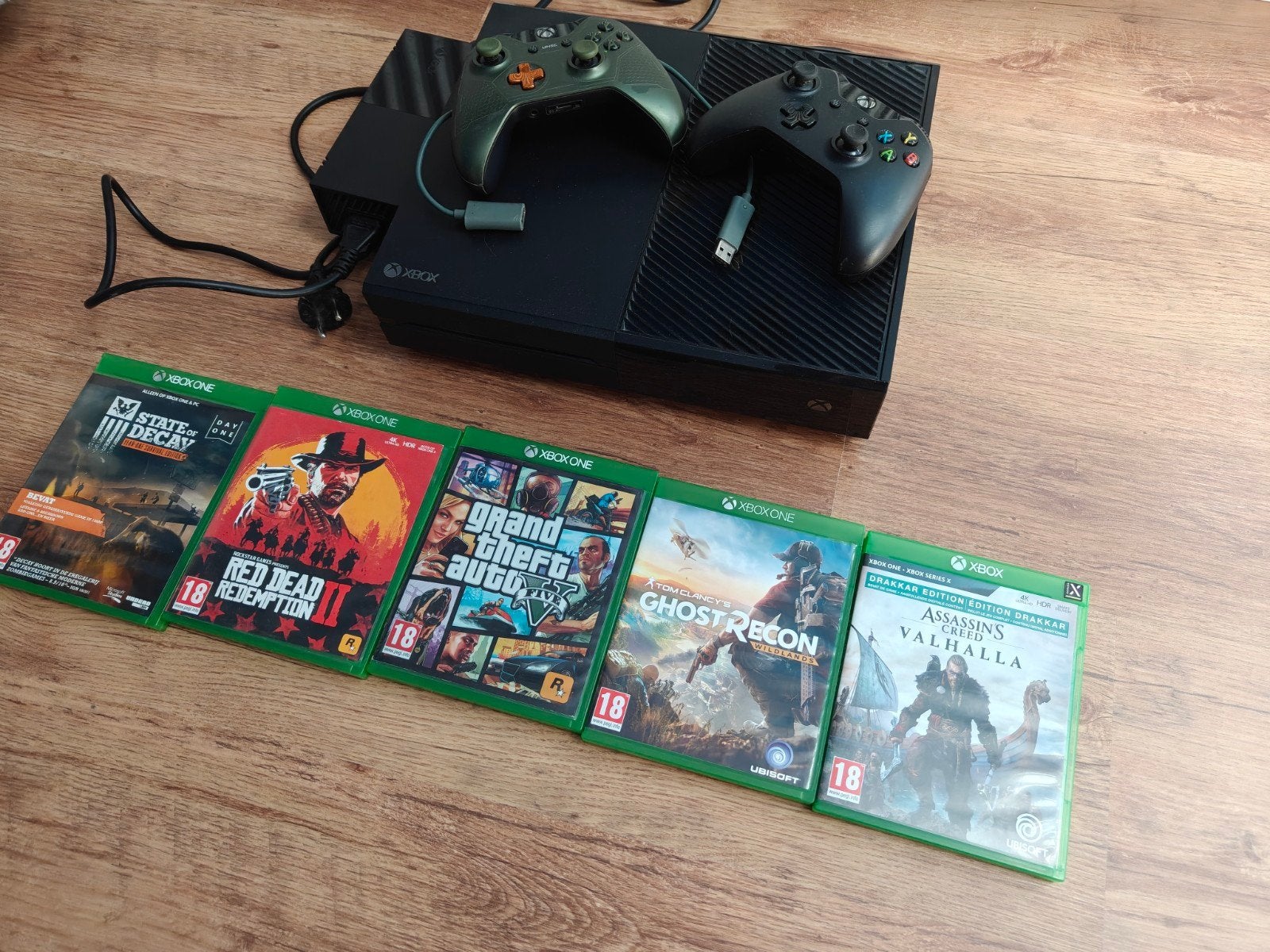 Xbox One met 2 controllers en 5 spellen, Gebruikt, Vanaf 18 jaar, 2 spelers, Ophalen