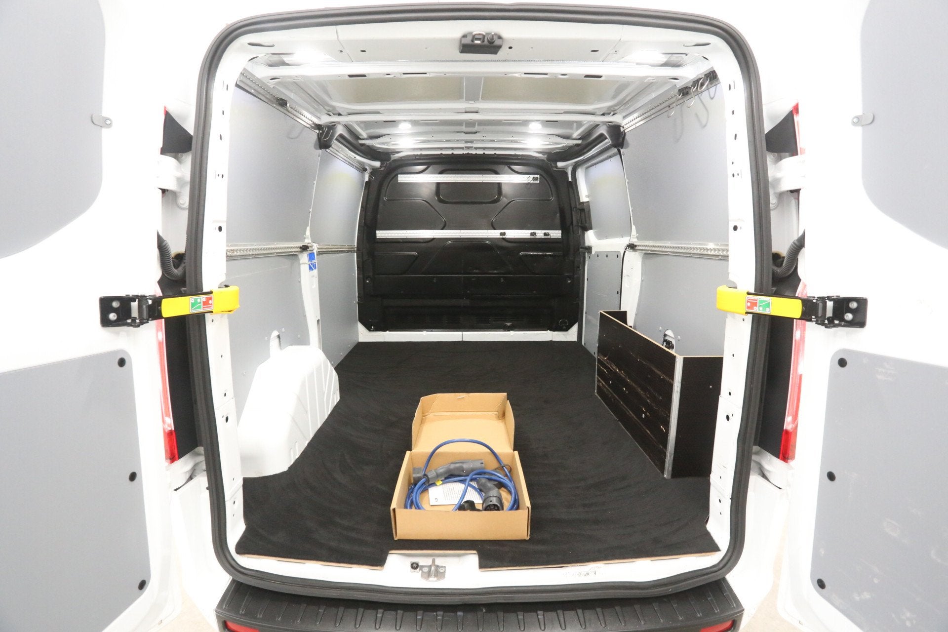 Ford Transit Custom L1H1 PHEV | Airco | Cruise | Camera | Ca, Auto's, Bestelauto's, Gebruikt, Euro 6, 2102 kg, Wit