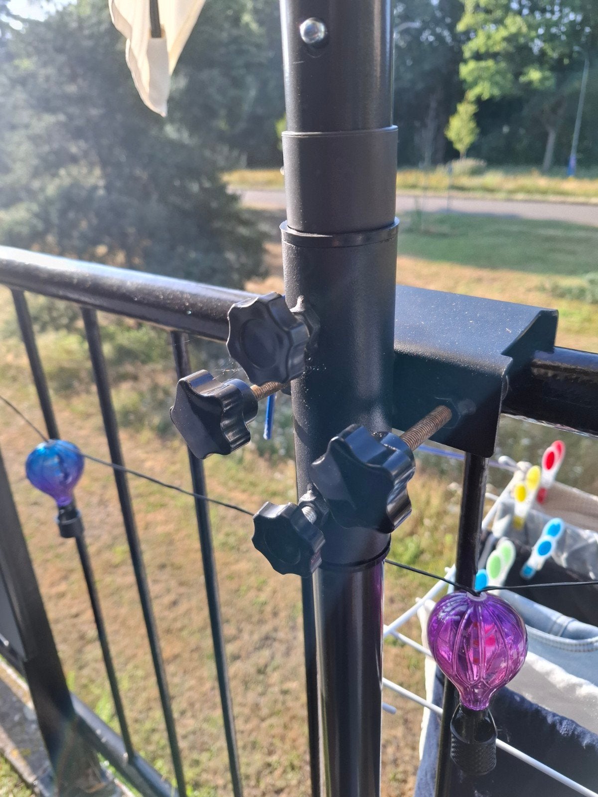 Parasolhouder voor balkon of reling, Tuin en Terras, Parasols, Ophalen of Verzenden, Gebruikt, Minder dan 1 meter, Overige typen
