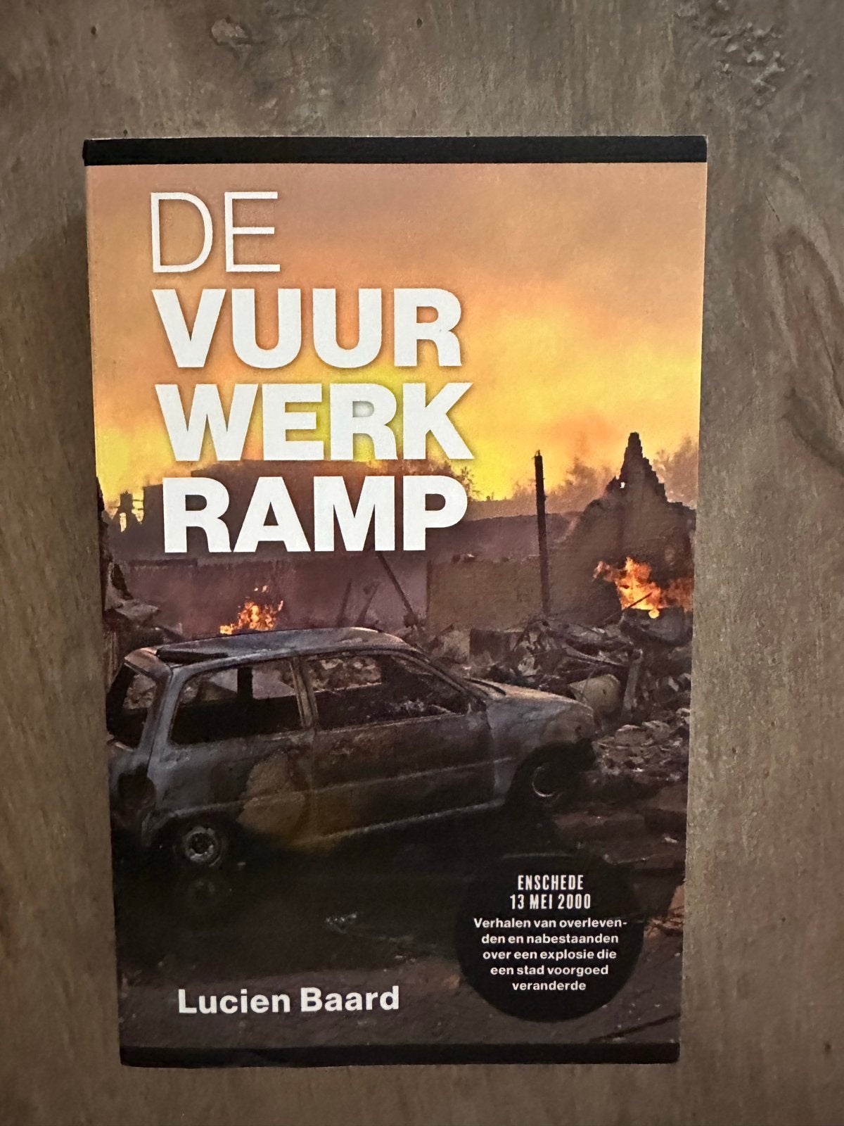 De Vuurwerkramp Enschede 13 mei 2000 - Lucien Baard, Ophalen of Verzenden, Nieuw, Nederland
