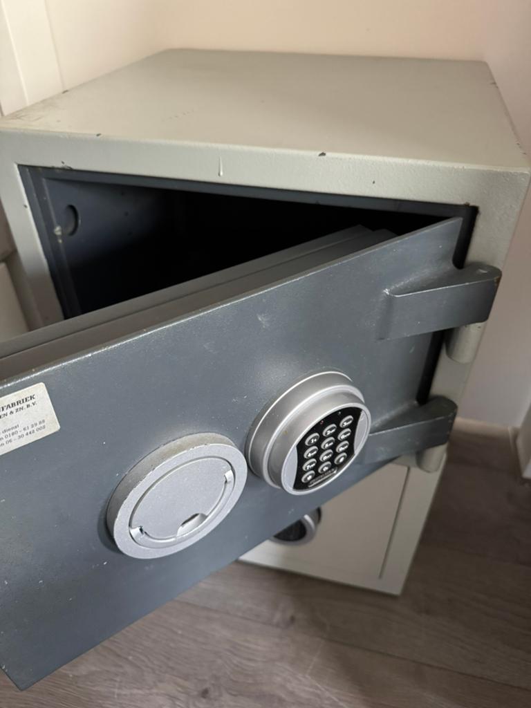 Zeer degelijke kluis brandkast met veilig codeslot, Huis en Inrichting, Brandblussers en Brandkasten, Ophalen, Brandkast