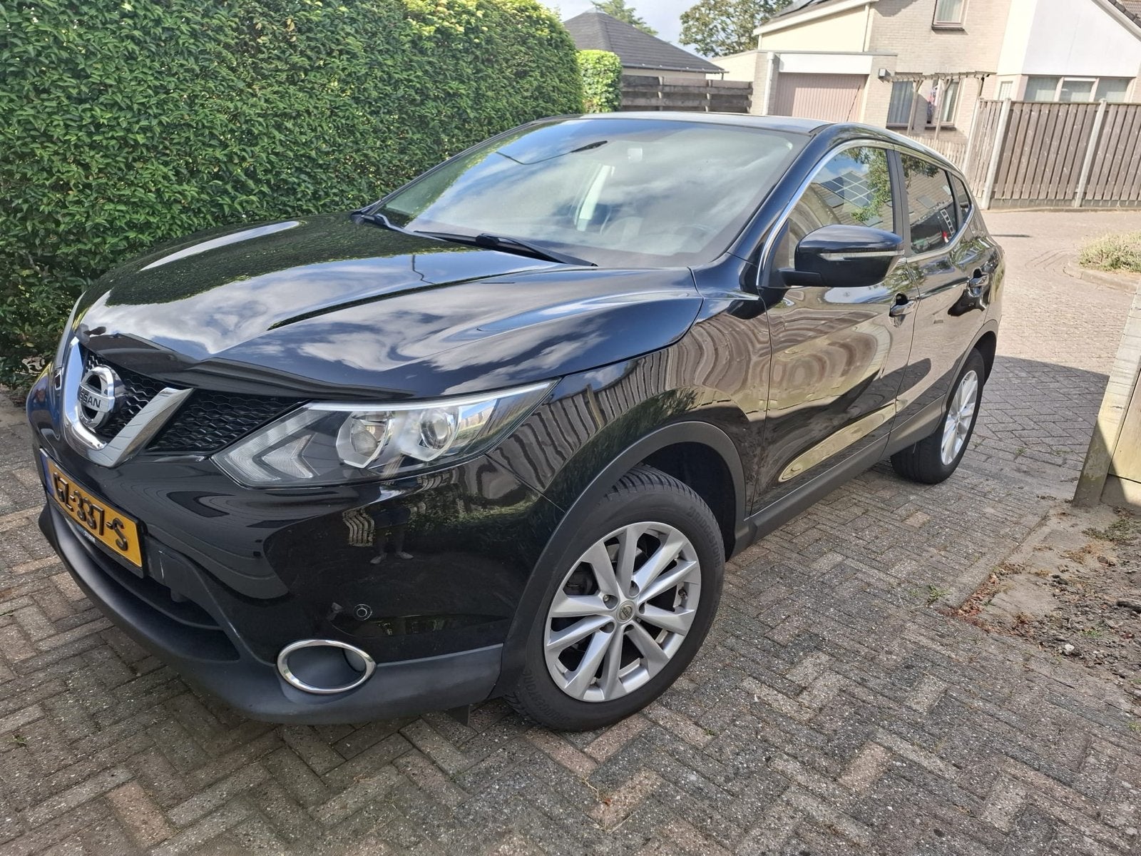 Nissan Qashqai 1.2 Dig-t 85KW Connect 2WD 2015 Zwart, Voorwielaandrijving, 4 cilinders, Zwart, Origineel Nederlands