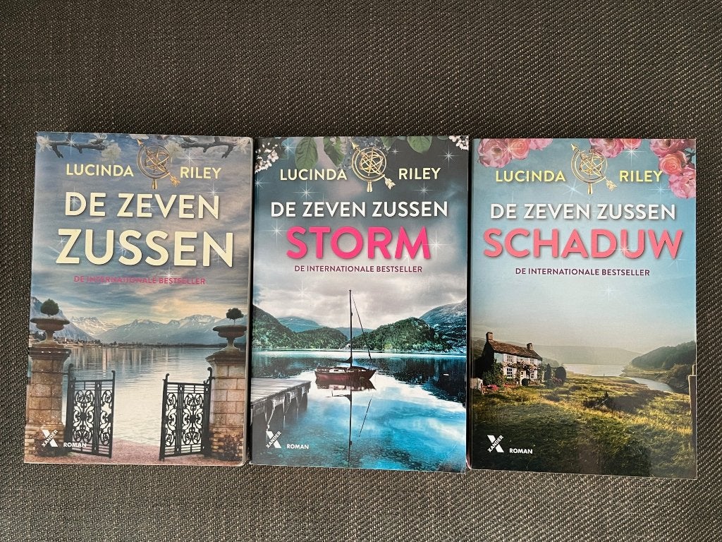 Lucinda Riley - DE ZEVEN ZUSSEN / STORM / SCHADUW. (3 x), Boeken, Ophalen of Verzenden, Zo goed als nieuw, 3 x Lucinda Riley