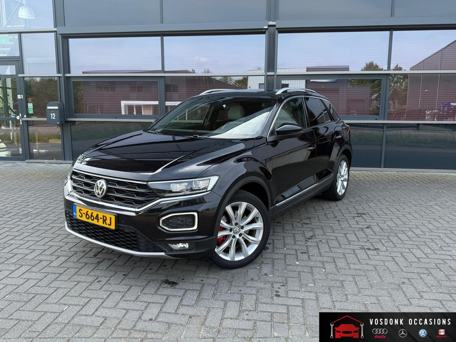 Volkswagen T-Roc 1.5 TSI Style Business/ Panorama dak/ Virtu, Euro 6, 4 cilinders, 150 pk, Zwart