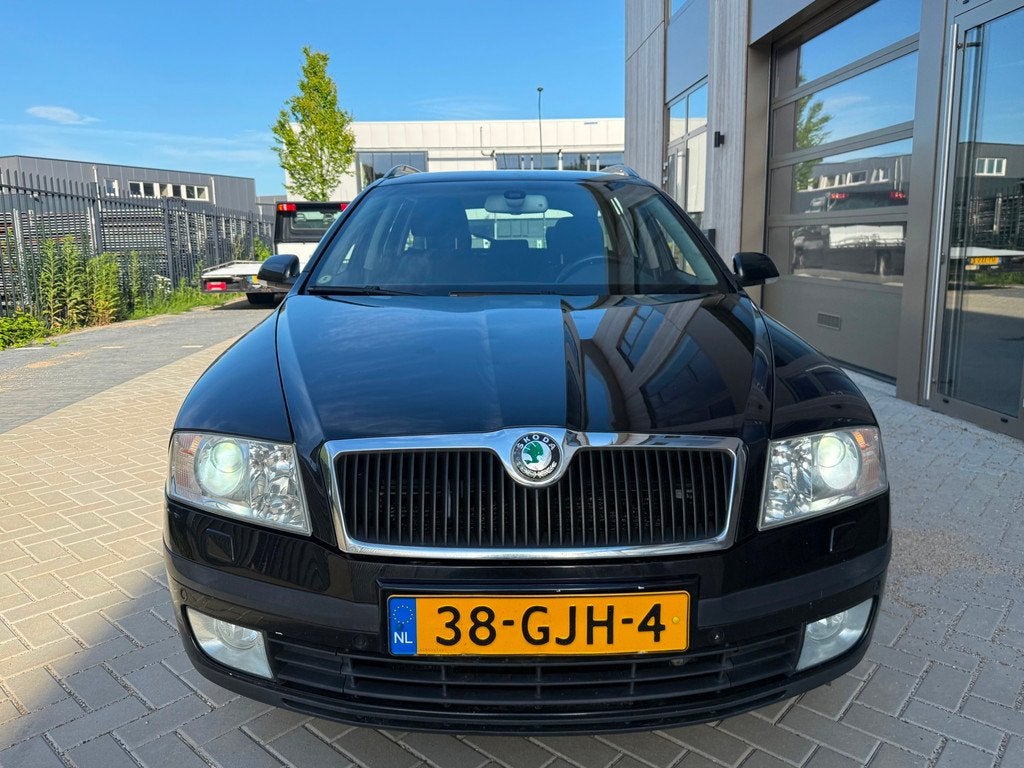 Skoda Octavia Combi 1.9 TDI Elegance (bj 2008) AUTOMAAT/CLIM, Parkeersensor, Stof, Gebruikt, 1340 kg