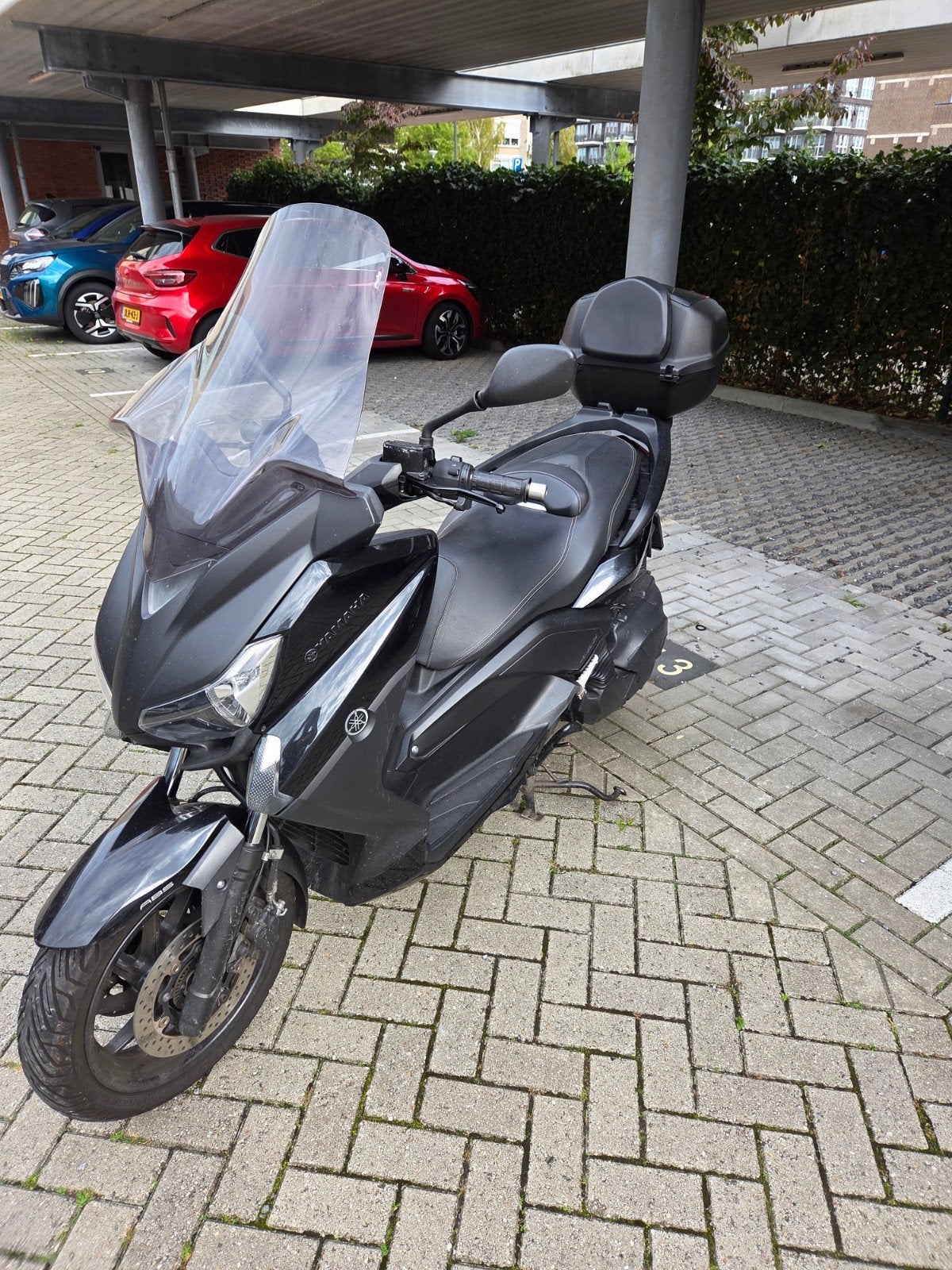 Foto 5 van Yamaha X-MAX 400cc motorscooter met topkoffer
