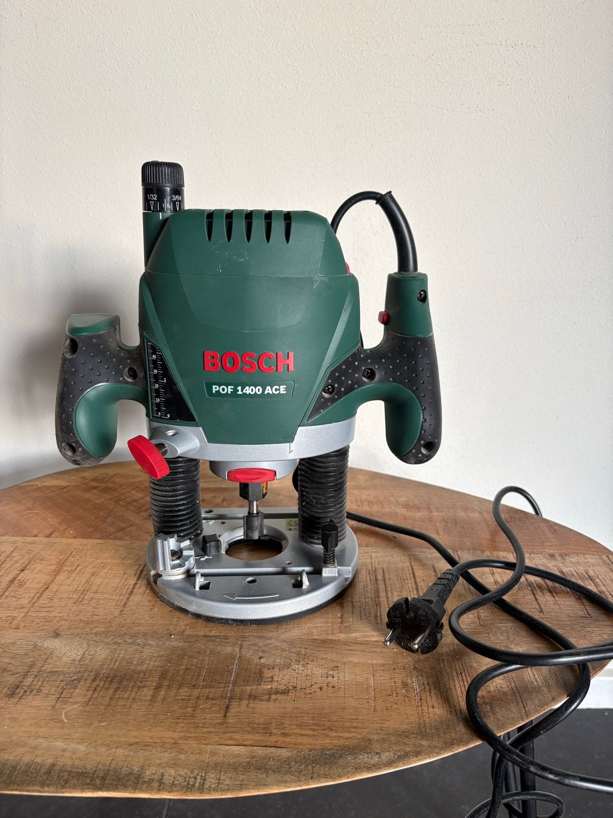 Bosch POF 1400 ACE bovenfrees met box, zo goed als nieuw, Ophalen, Zo goed als nieuw, Elektrisch, Bovenfrees