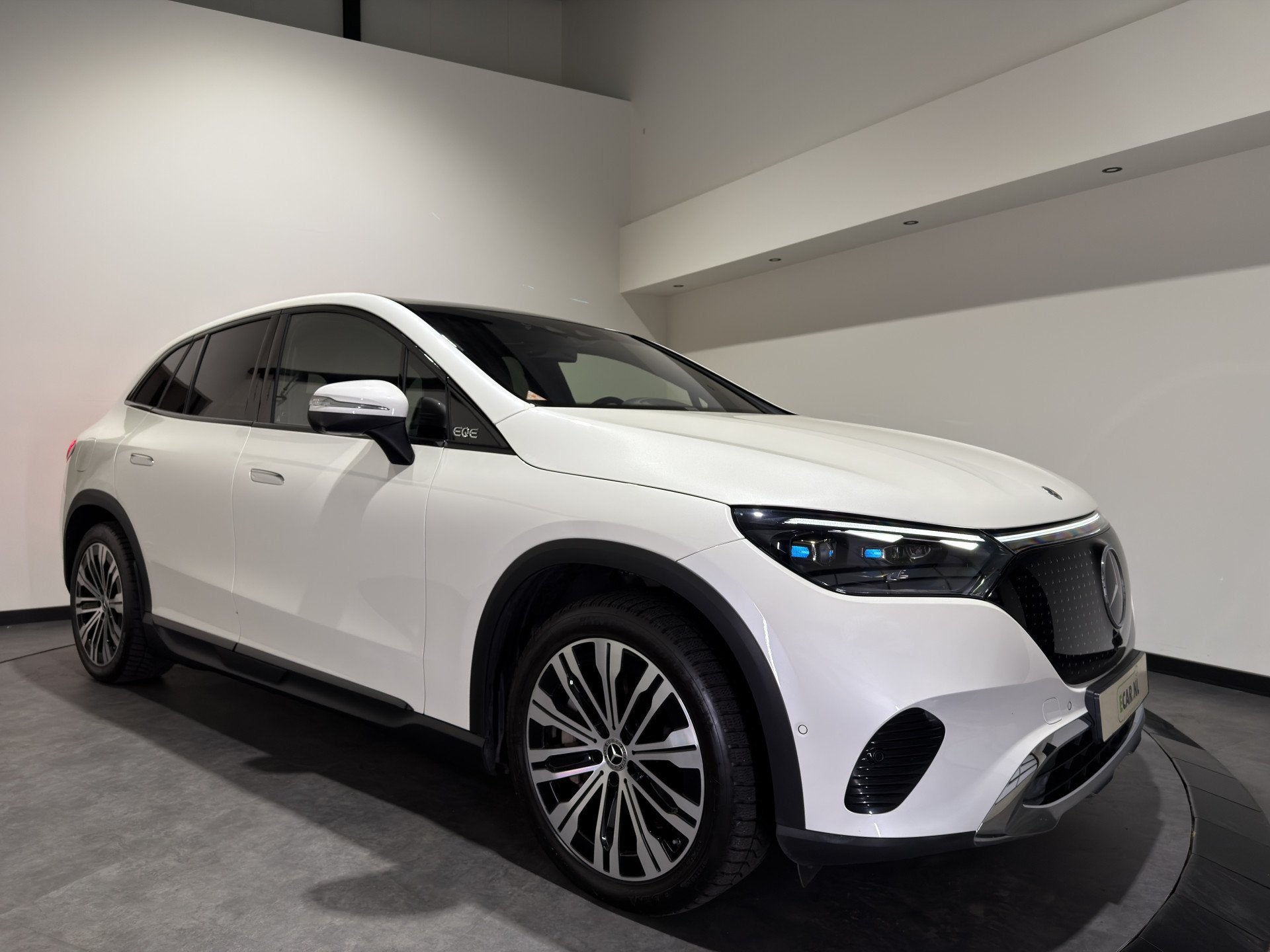 Mercedes-Benz EQE SUV 350 4Matic Electric Art 91 kWh | Trekh, Auto's, Automaat, 553 km, Met garantie (alle), Wit