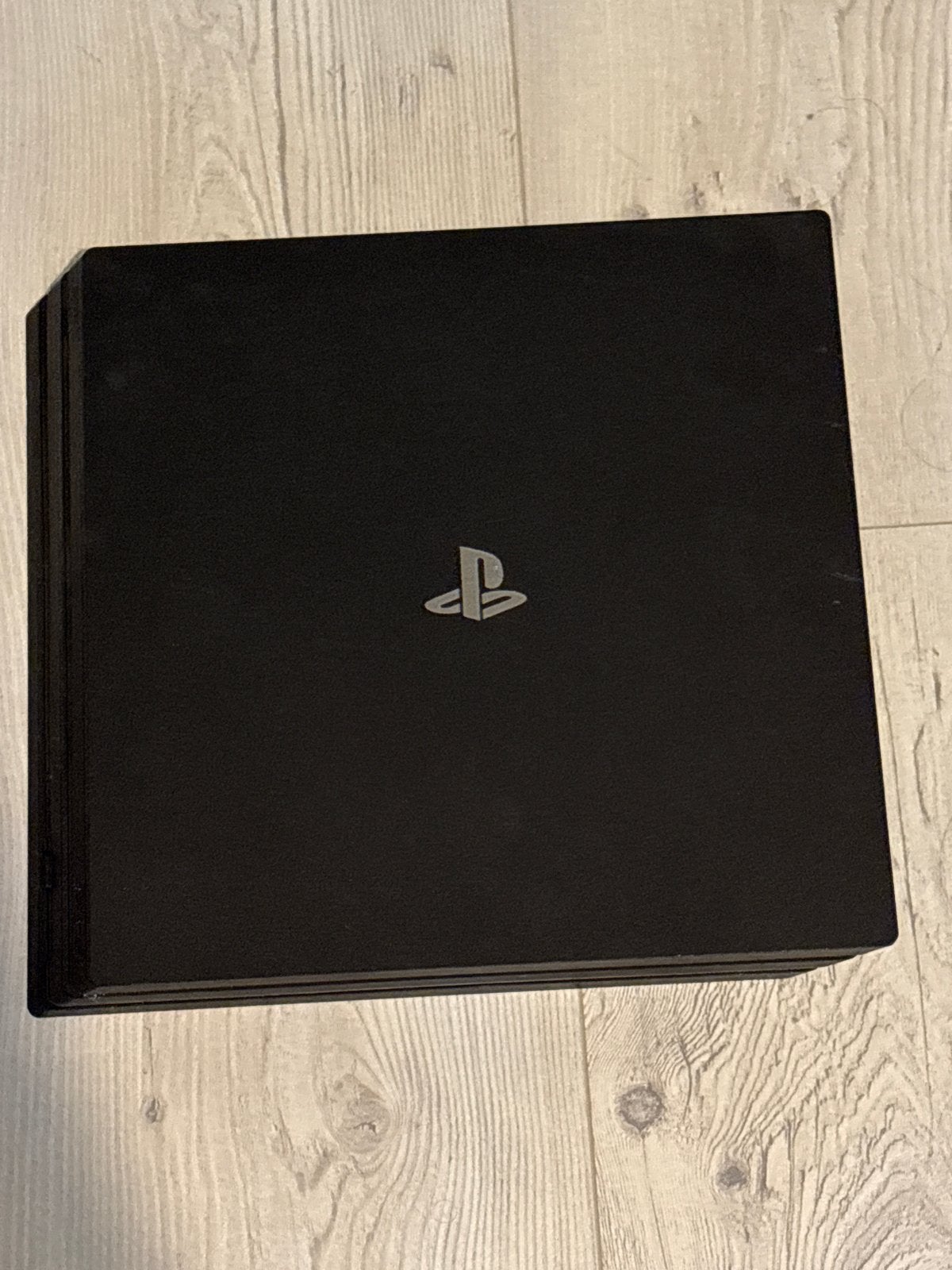 PS4 Pro met defecte disclezer en 2 controllers (KLUSPROJECT), Spelcomputers en Games, Spelcomputers | Sony PlayStation 4, Ophalen of Verzenden