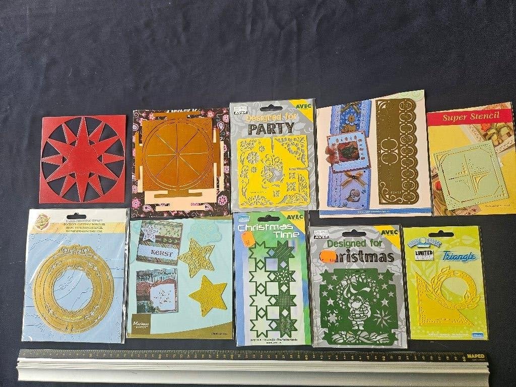 Embossing stencils set 485, Hobby en Vrije tijd, Ophalen of Verzenden, Zo goed als nieuw, Overige thema's, Pons of Mal