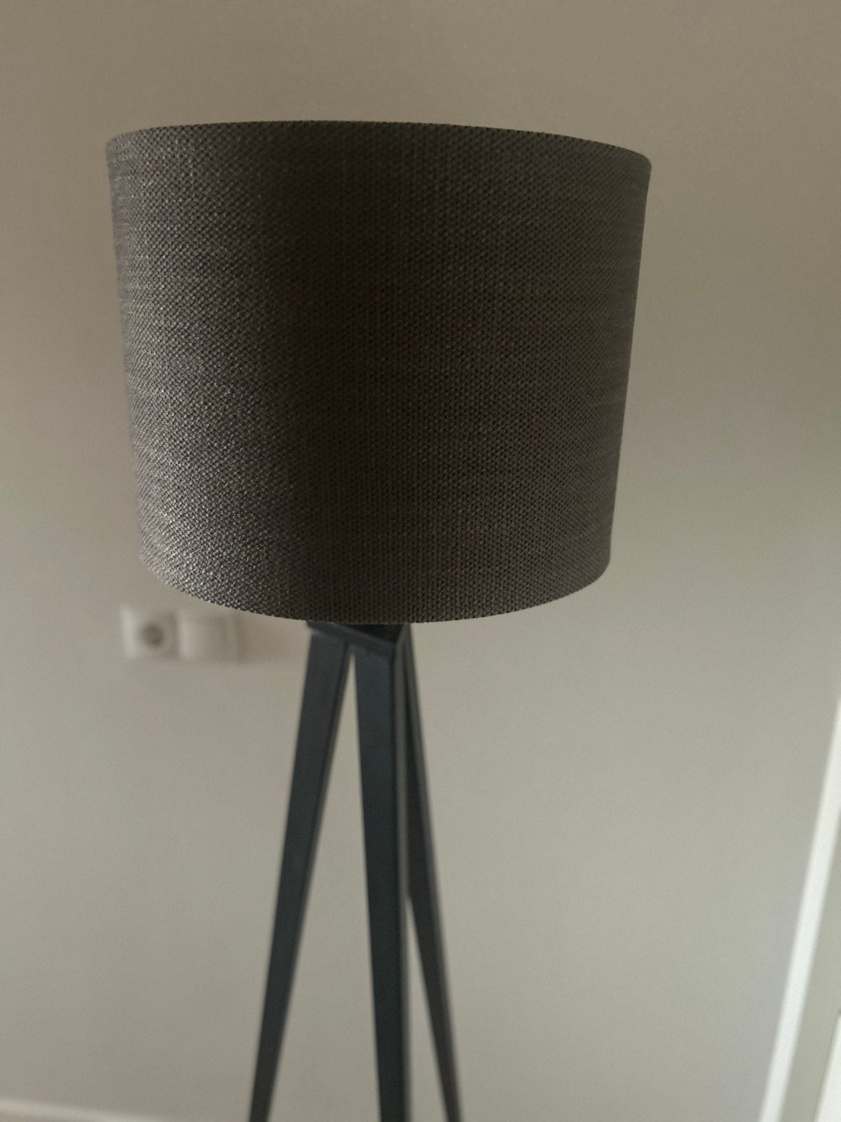 Moderne vloerlamp met stoffen kap, Zo goed als nieuw, Metaal, 150 tot 200 cm, E27 (groot)