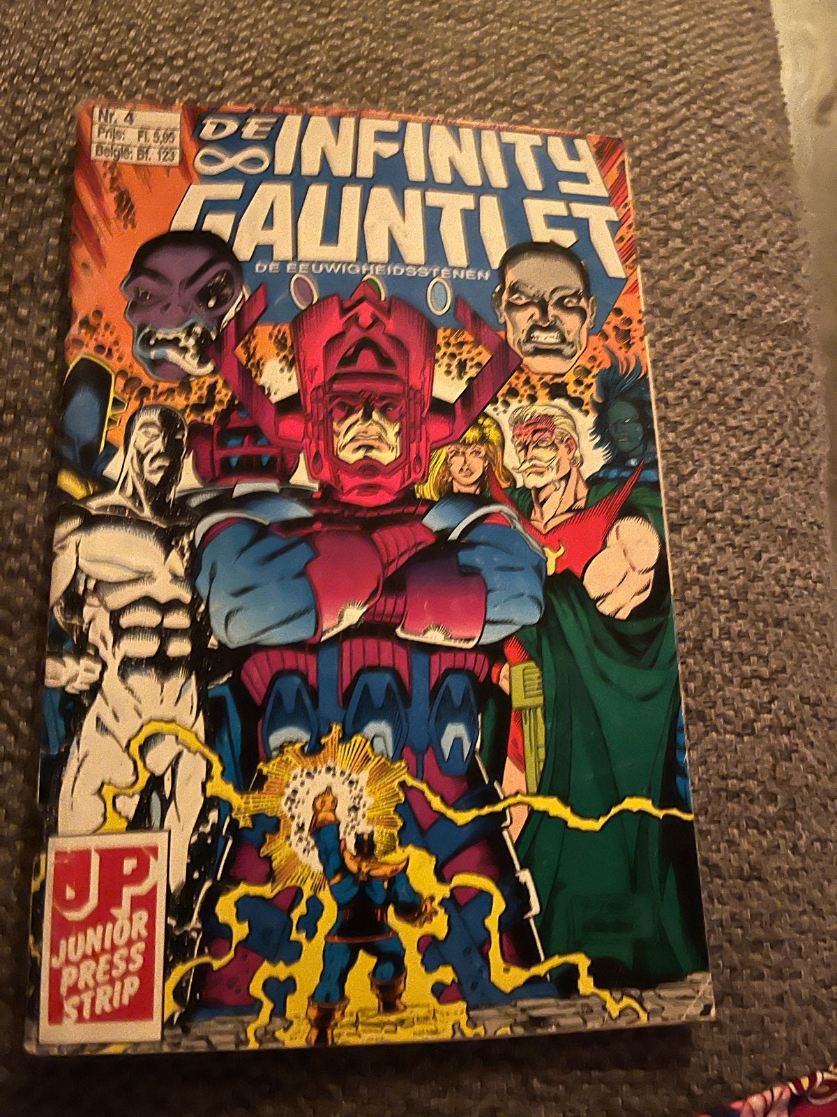 De Infinity Gauntlet - Nr. 4 - Junior Press Strip, Eén stripboek, Ophalen of Verzenden, Gelezen
