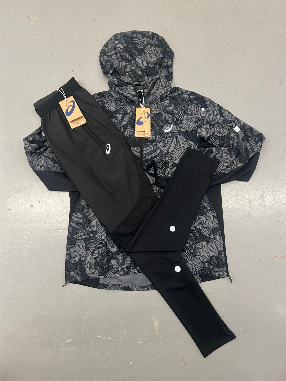 Asics fuji trail trainingspak zwart (origineel), Kleding | Heren, Ophalen of Verzenden, Zo goed als nieuw, Zwart, Voetbal