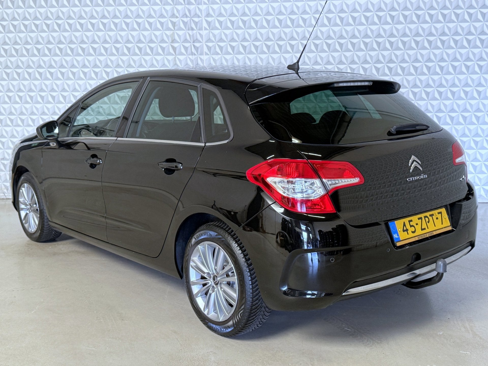 Citroen C4 1.6 VTi in SUPER NETTE STAAT! 158.000km (2013), Auto's, Citroën, Voorwielaandrijving, Euro 5, 4 cilinders, Zwart