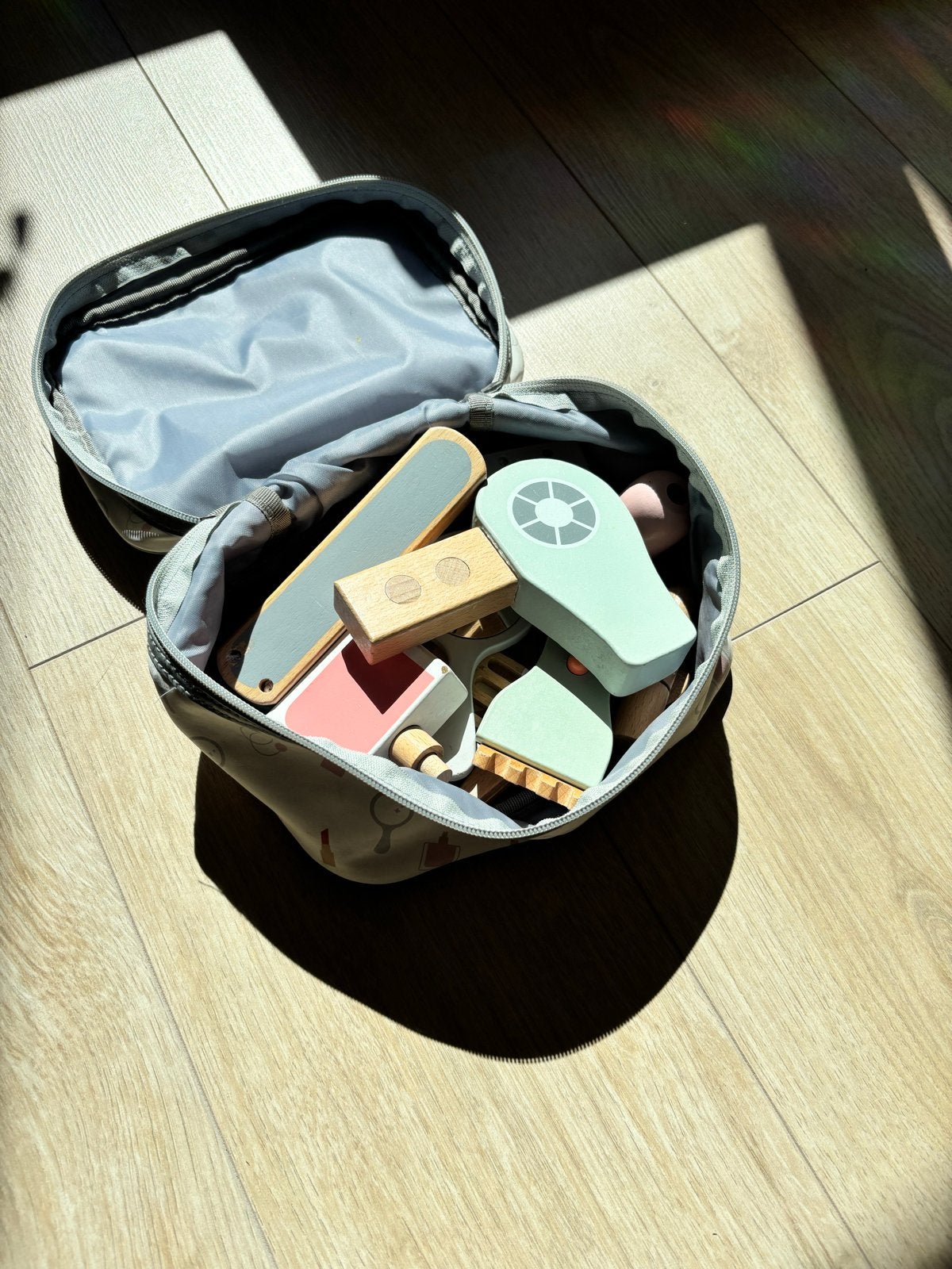 Houten make-up en kappersset in tasje, Kinderen en Baby's, Ophalen of Verzenden, Zo goed als nieuw, Overige typen