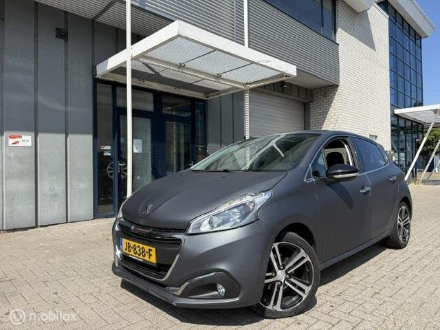 Peugeot 208 1.2 Benz GT Line Pano Camera, Auto's, Voorwielaandrijving, Gebruikt, Euro 6, 49 €/maand