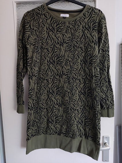 True Spirit dames trui legergroen met zwarte patronen motief, Maat 42/44 (L), Ophalen of Verzenden, True Spirit, Gedragen