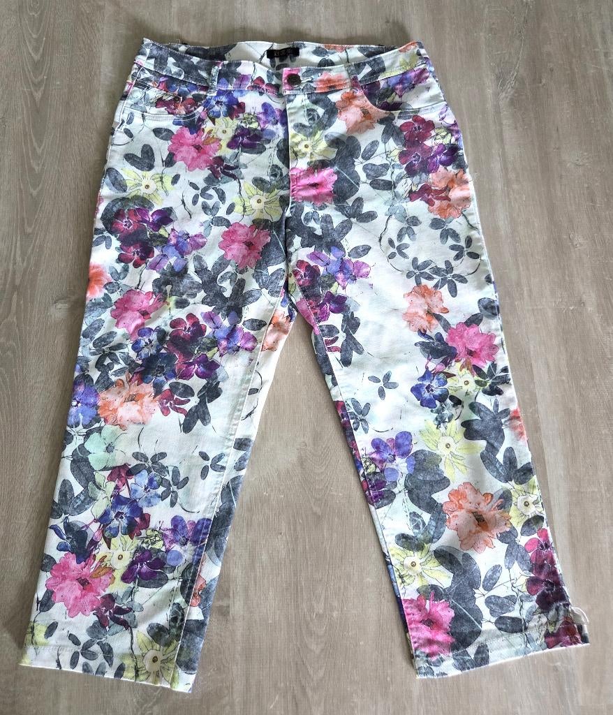 Fleurige dames drie kwart broek met bloem-/bladmotief, 42, Blauw, Maat 42/44 (L), Ophalen of Verzenden, Zo goed als nieuw