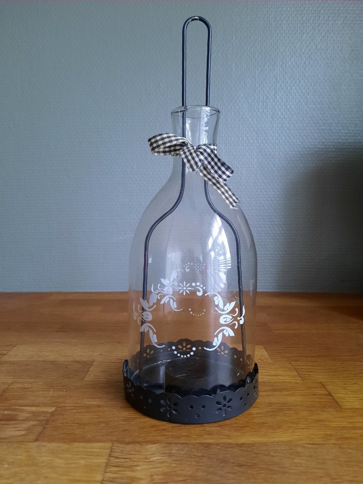 Decoratieve glazen waxinelichthouder met metalen voet, Huis en Inrichting, Woonaccessoires | Kandelaars en Kaarsen, Ophalen, 25 tot 50 cm