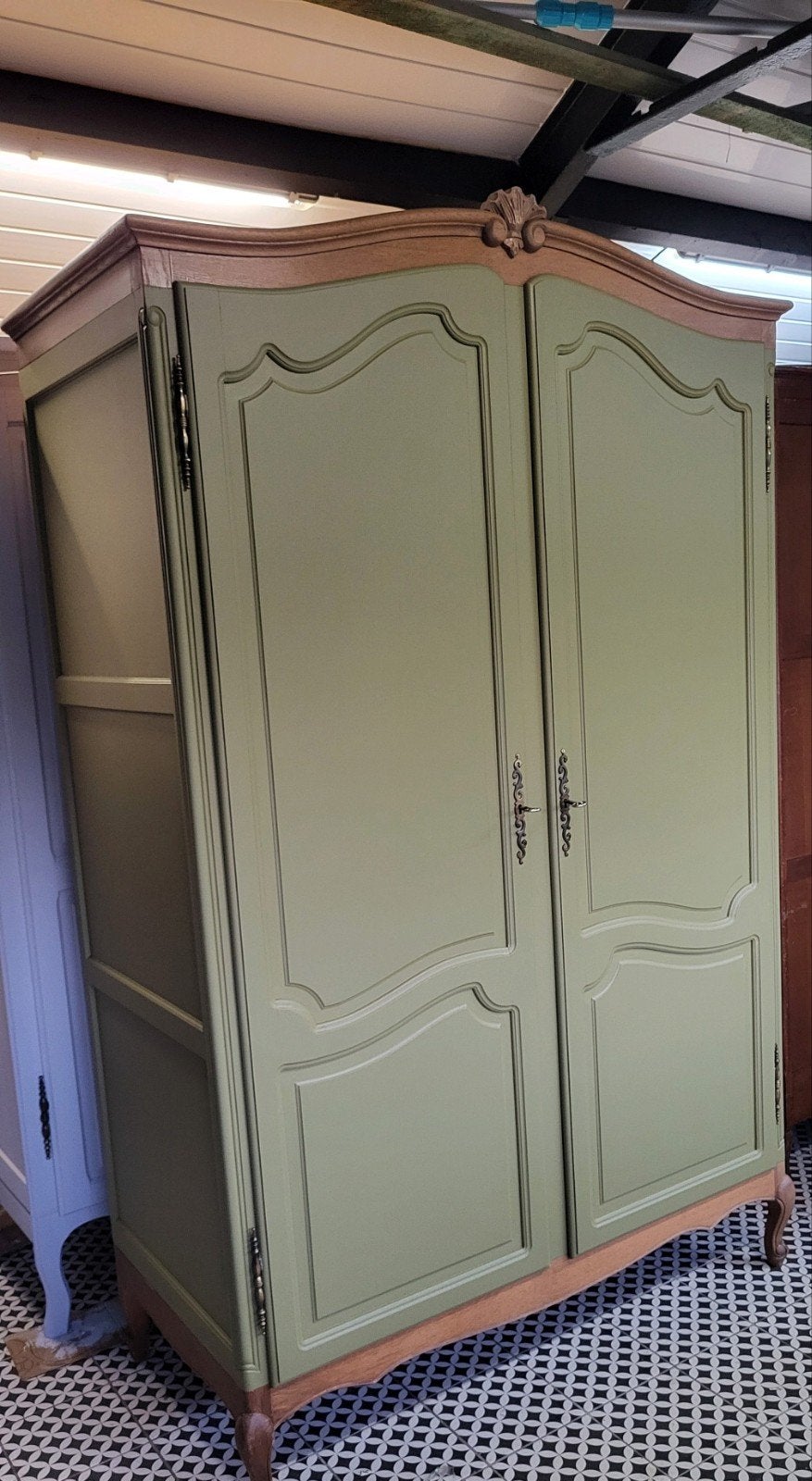 Franse brocante kledingkast | vintage | olijfgroen & naturel, Ophalen, Met deur(en), 100 tot 150 cm, Eikenhout