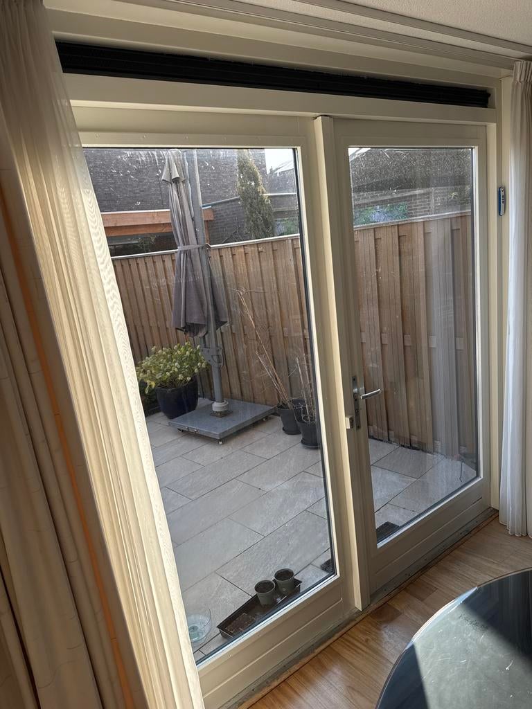 Houten kozijn met twee openslaande deuren, Ophalen, Gebruikt, Buitendeur, Hout