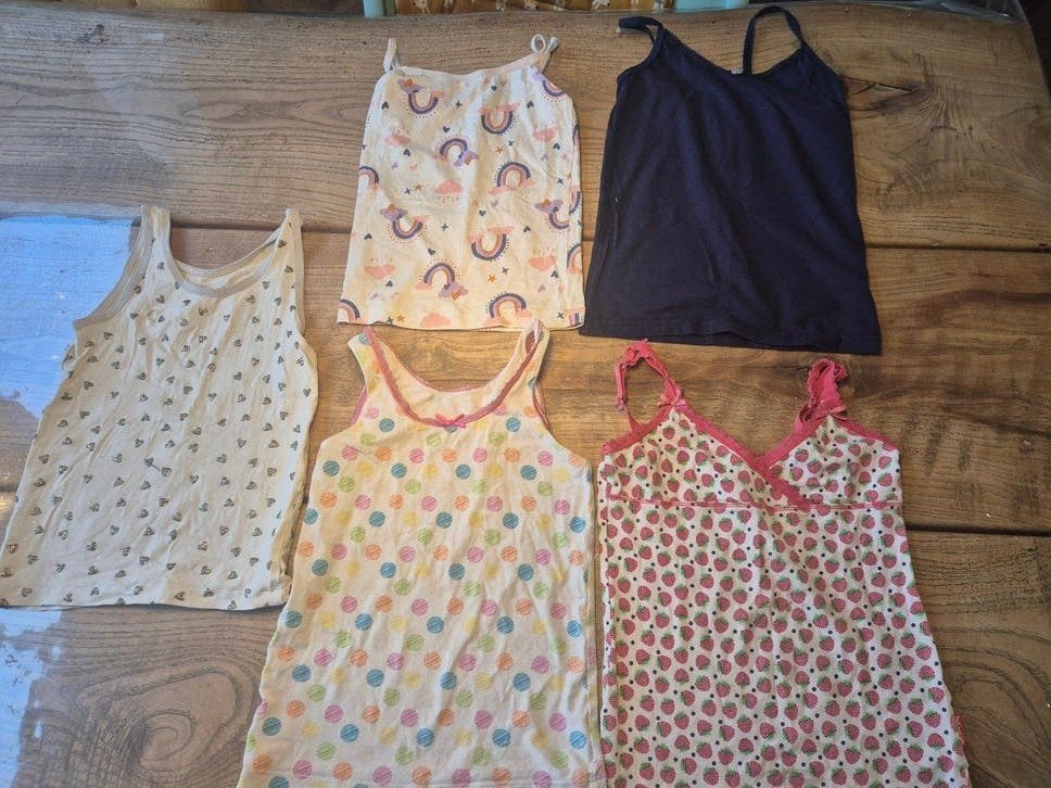 Set van 5 (4+1 gratis) meisjes hemdjes maat 104/110/116, Nacht- of Onderkleding, Gebruikt, Meisje, Ophalen of Verzenden