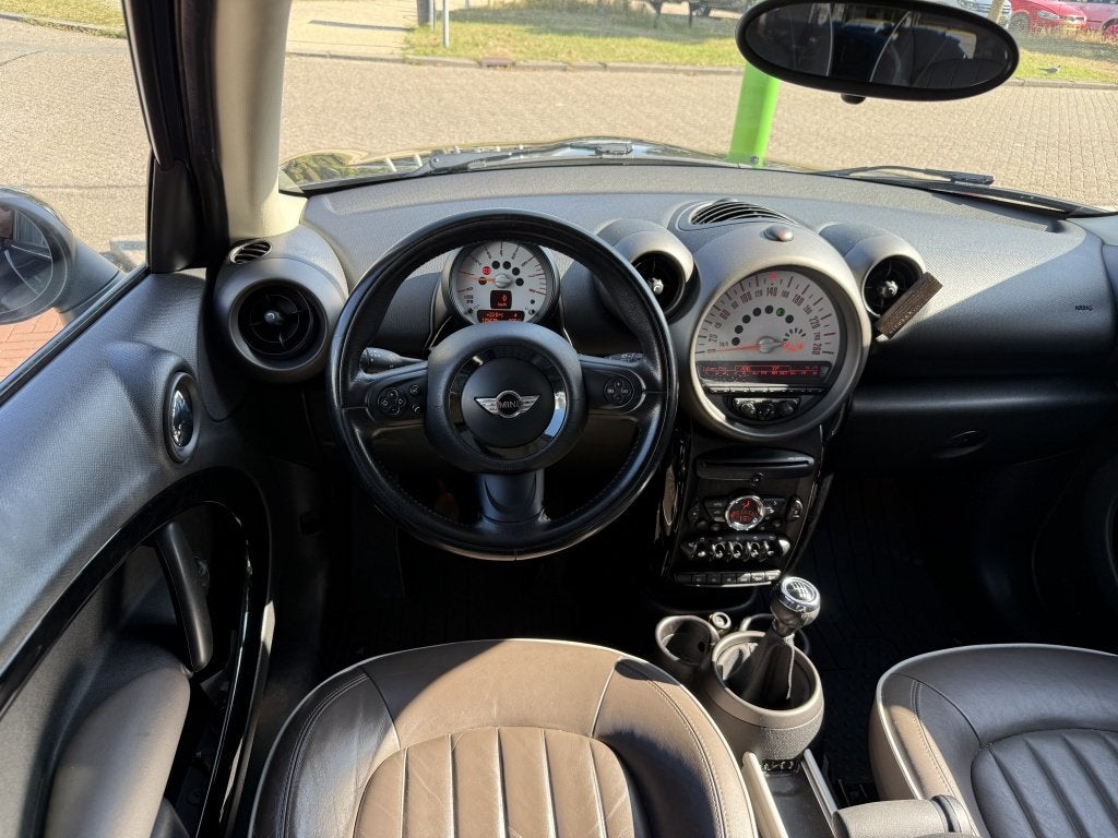 MINI Countryman 1.6 Cooper Chili leder 6vers airco pano, Auto's, Gebruikt, 4 stoelen, Automatische klimaatregeling, Zwart