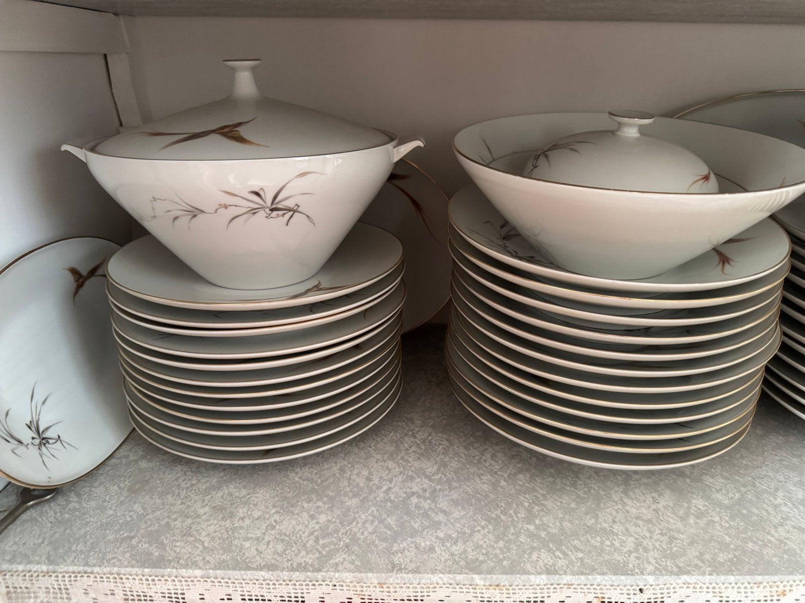 Servies 12 delig vintage, borden en thee servies, Ophalen, Zo goed als nieuw, Porselein