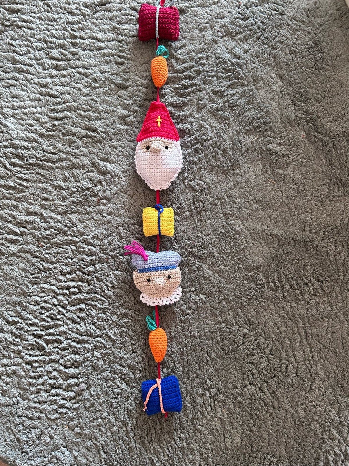 Gehaakte sinterklaas/piet slinger, Ophalen of Verzenden, Nieuw