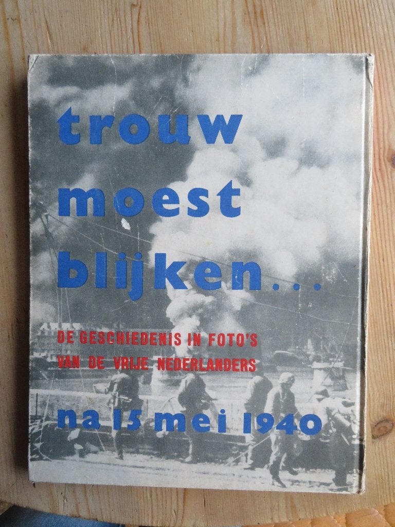 Boek "Trouw moest blijken" na 15 Mei 1940 2e WO in foto's, Tweede Wereldoorlog, Ophalen of Verzenden, Zo goed als nieuw, J. Sikkema en L. Woudhuysen