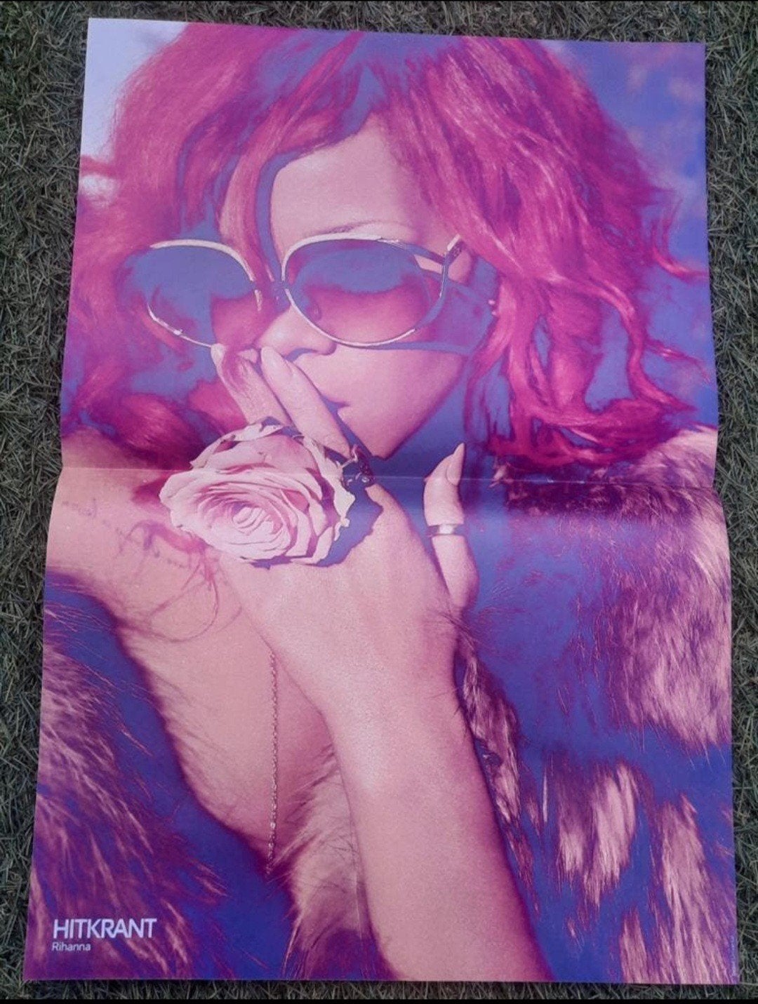 Poster 2x A4 Hitkrant 2011 Rihanna / Alex Pettyfer, Verzamelen, Ophalen of Verzenden, Gebruikt, A1 t/m A3, Muziek