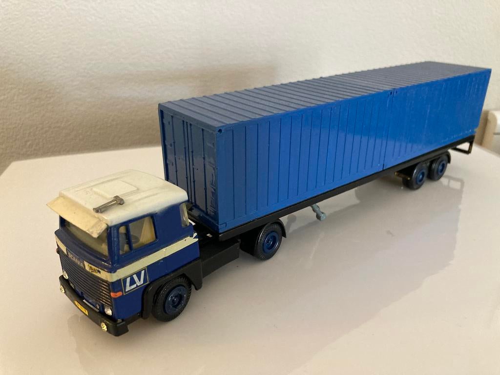 Tekno Scania 141 Trekker met oplegger en containers vintage, Hobby en Vrije tijd, Modelauto's | 1:50, Ophalen, Gebruikt, Bus of Vrachtwagen