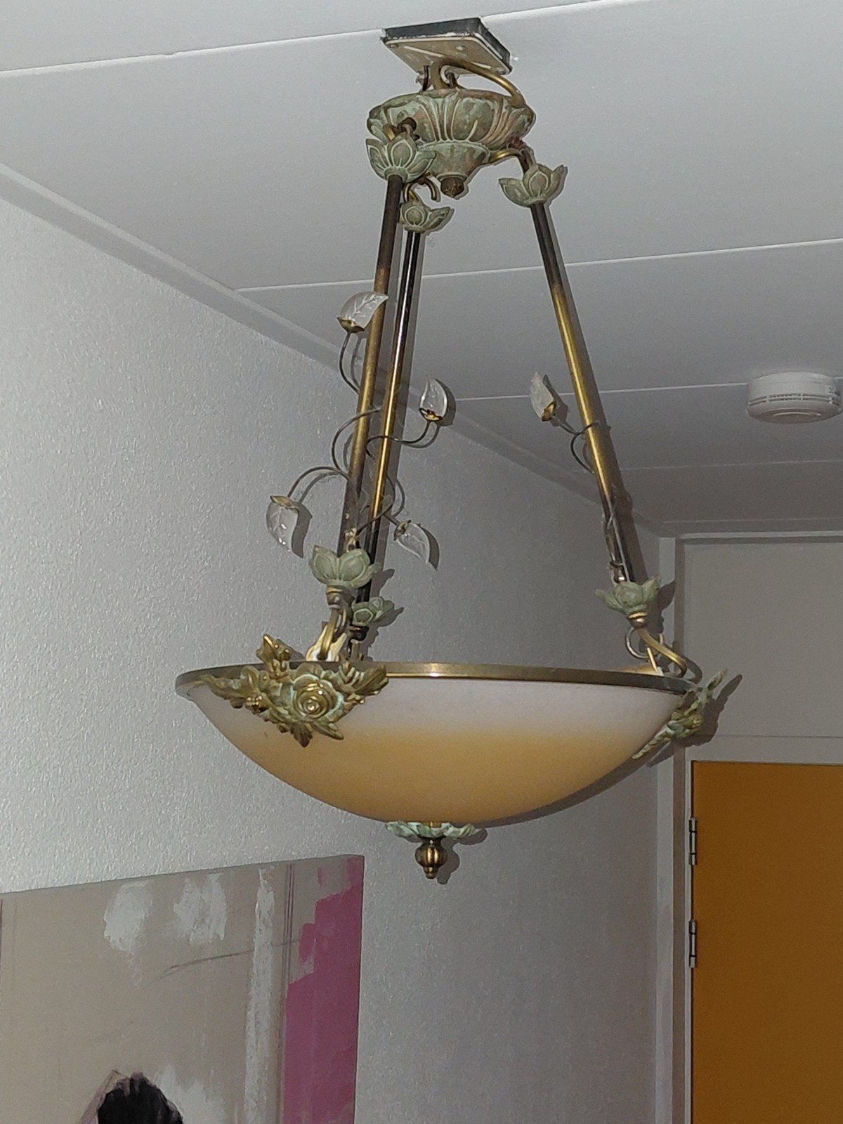 Antieke Hanglamp met Glazen Schaal en Bloemdetails, Ophalen
