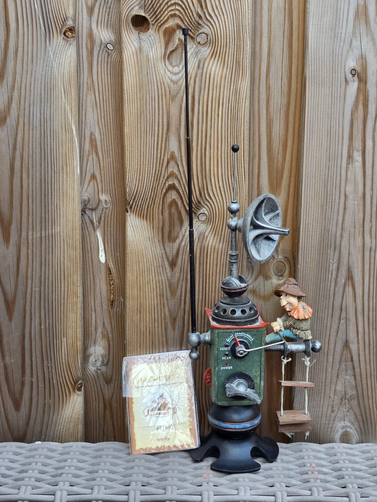 Unieke decoratieve figuur: laaf  op ladder bij radio, Verzamelen, Efteling, Beeldje of Poppetje, Ophalen of Verzenden