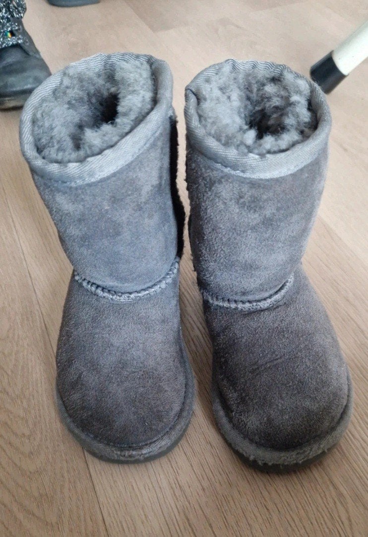 Uggs maat 22,5, UGG, Jongen of Meisje, Ophalen of Verzenden, Laarzen