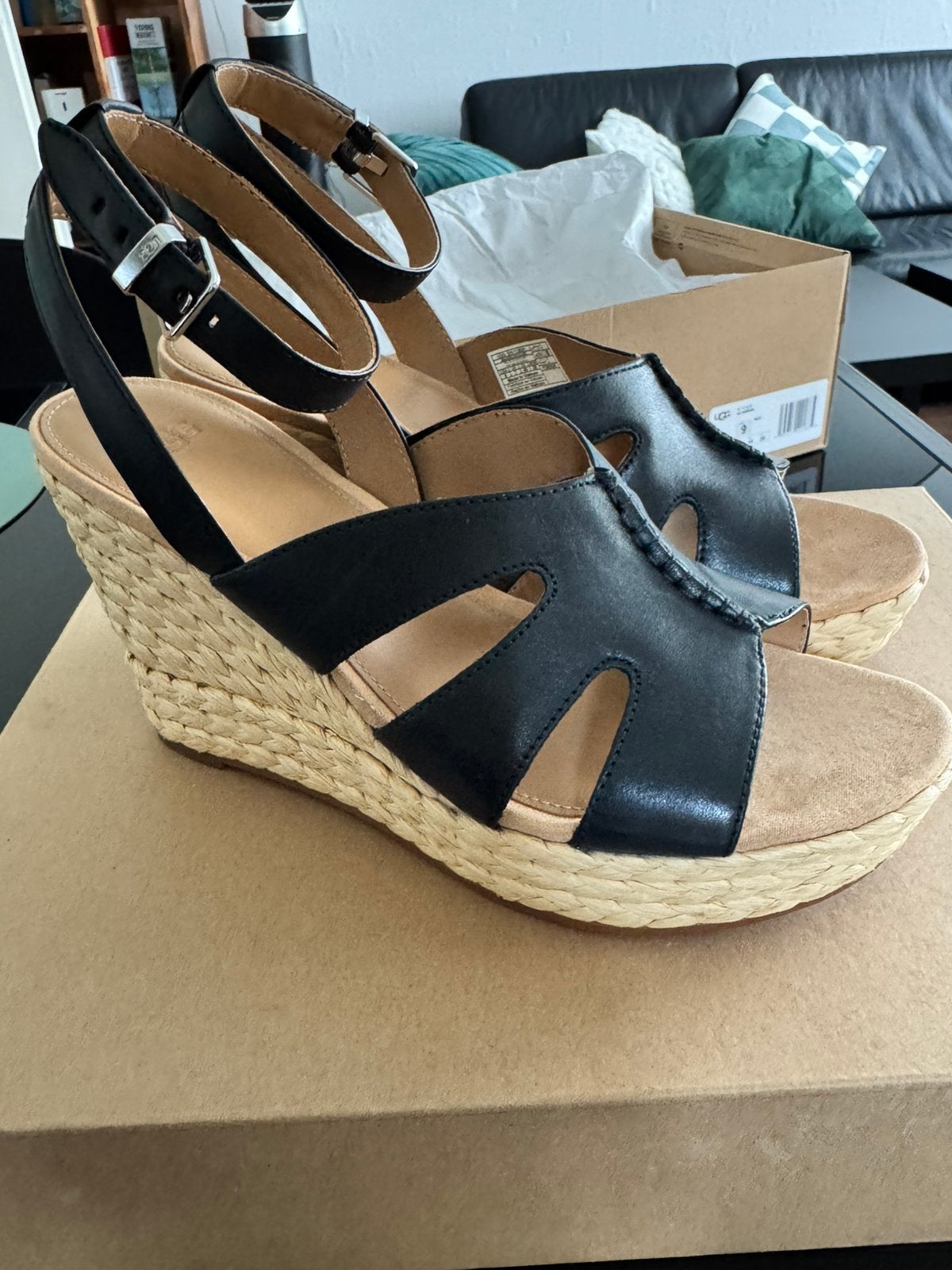 Mooie nieuwe UGG platform sandalen maat 40, Kleding | Dames, Schoenen, Zwart, Nieuw, Sandalen of Muiltjes, Ophalen of Verzenden
