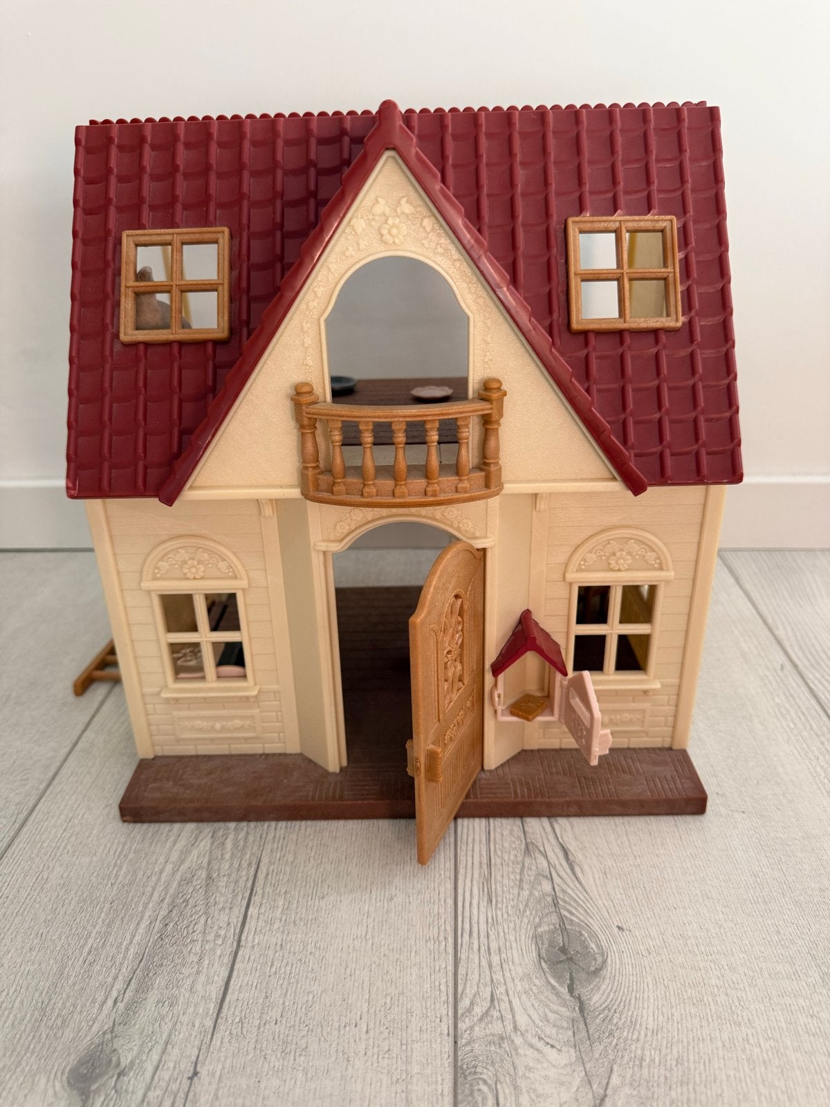 Sylvanian Families Poppenhuis met Meubels en Konijn, Ophalen of Verzenden, Zo goed als nieuw, Poppenhuis