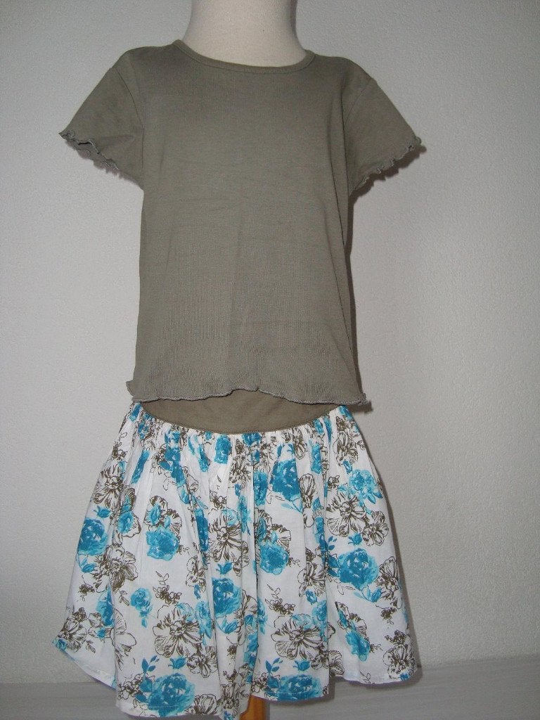 LILI gaufrette rok met shirt 104-110 in ~~nieuw~~ staat, Kinderen en Baby's, Verzenden, Zo goed als nieuw, Meisje, Setje