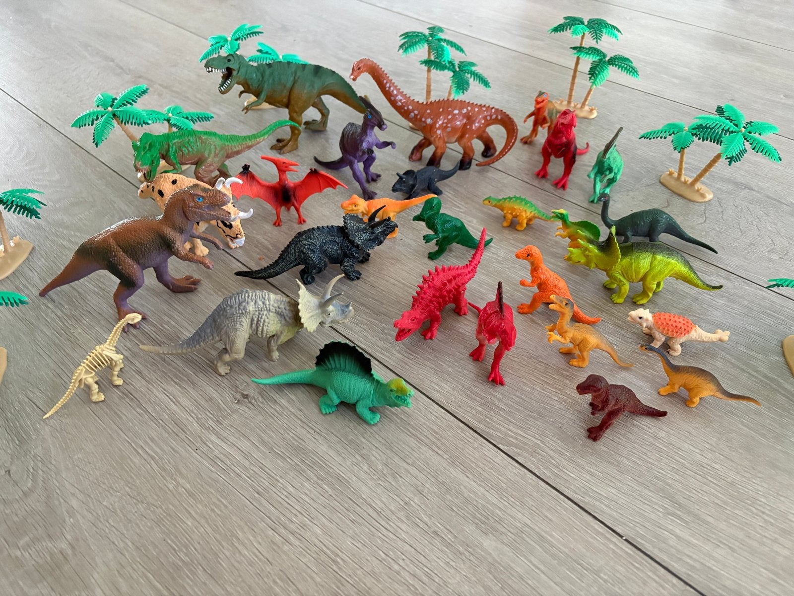 Grote set speelgoed dinosaurussen met palmbomen - 27 stuks, Ophalen, Gebruikt, Jongen of Meisje